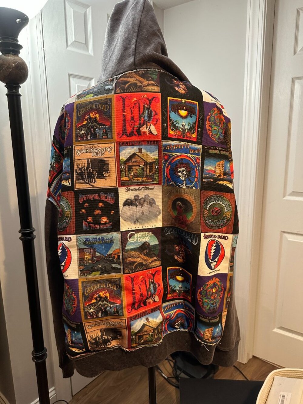 Grateful Dead Grey Sweatshirt with Album Covers on Back (L)